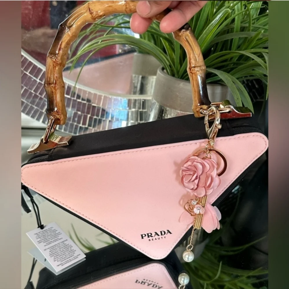 - Prada triangle beauty pouch converted into shoulder bag or cross body - Picture 8 of 12
